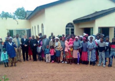 Samen met Ds. Somerset na een doordeweekse kerkdienst te Chiedza